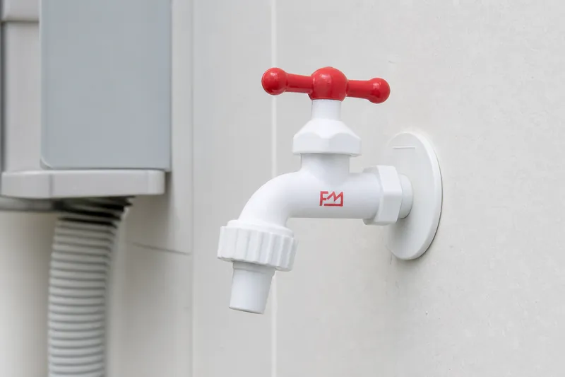 Llave De Chorro R/Manguera C/Adaptador Pvc 3/4