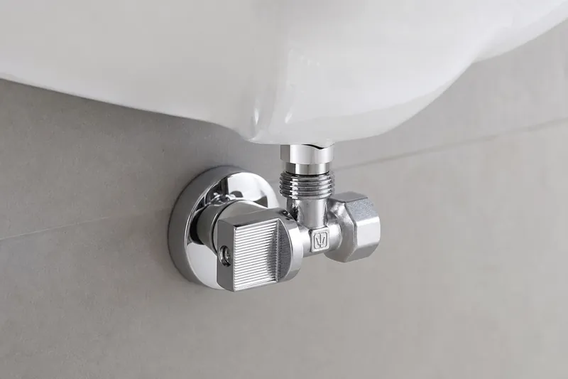 Llave Angular C/Mango Plastico 1/2*1/2